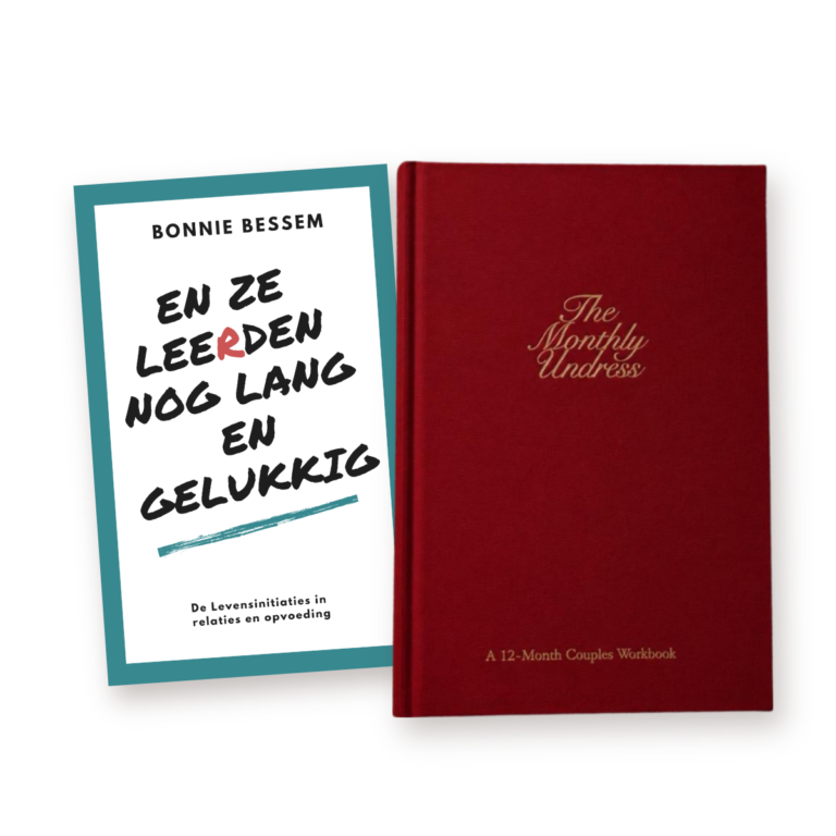 The Monthly Undress en En ze leerden nog lang en gelukkig samen